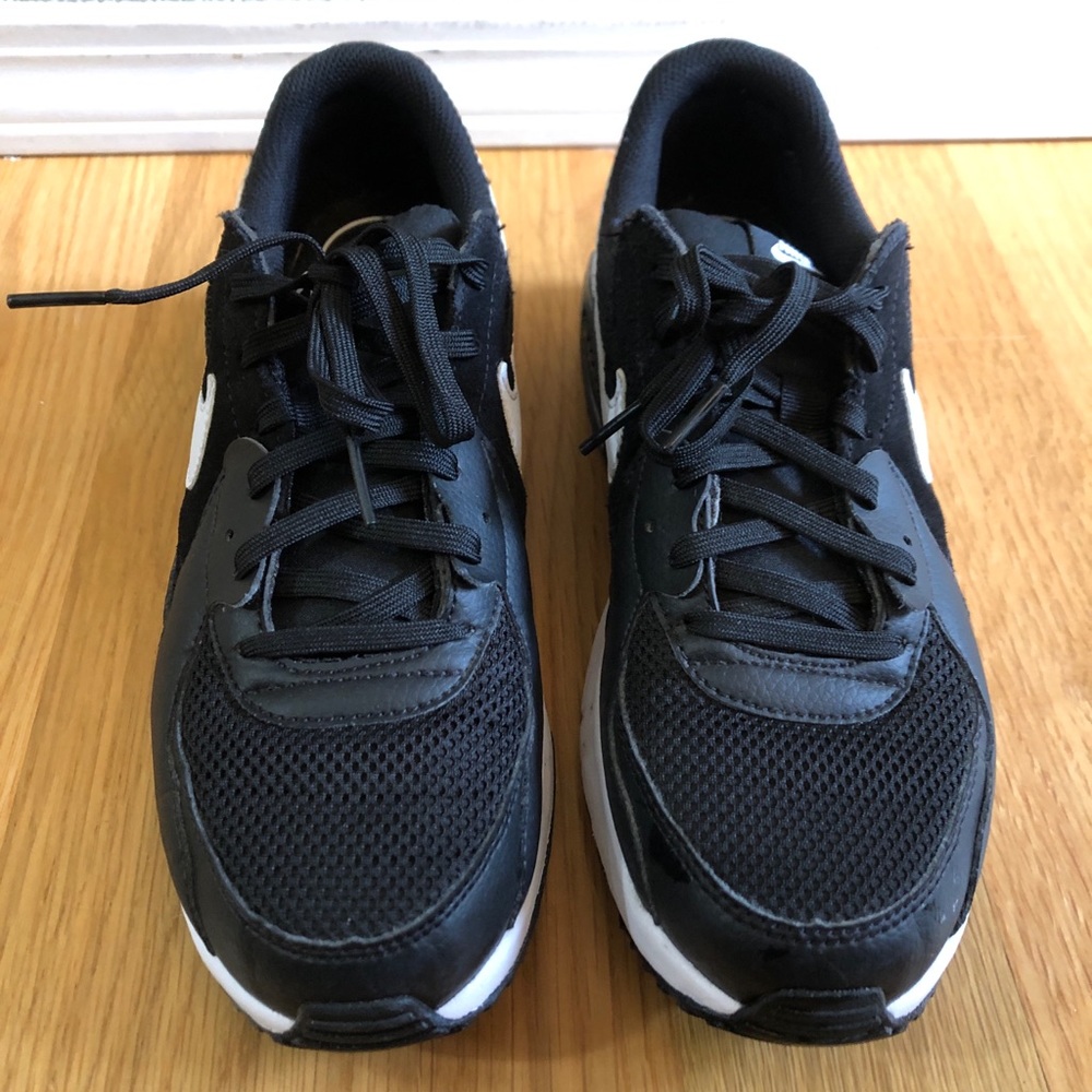 Nike Air Max size 9 black/white